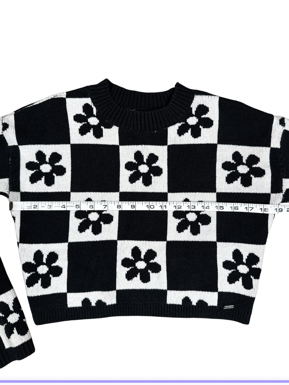 Hollister XS Black White Checkered Flower Crop Sweater - Y2K Cozy Knit - Picture 9 of 11